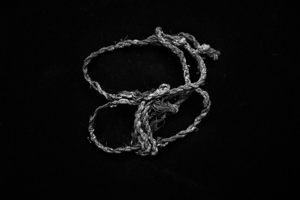 Twine handcuffs in a mass grave in Paterna (Valencia) in May 2019. Many of the bodies found in mass grave number 128 were found tied with this type of fetters.