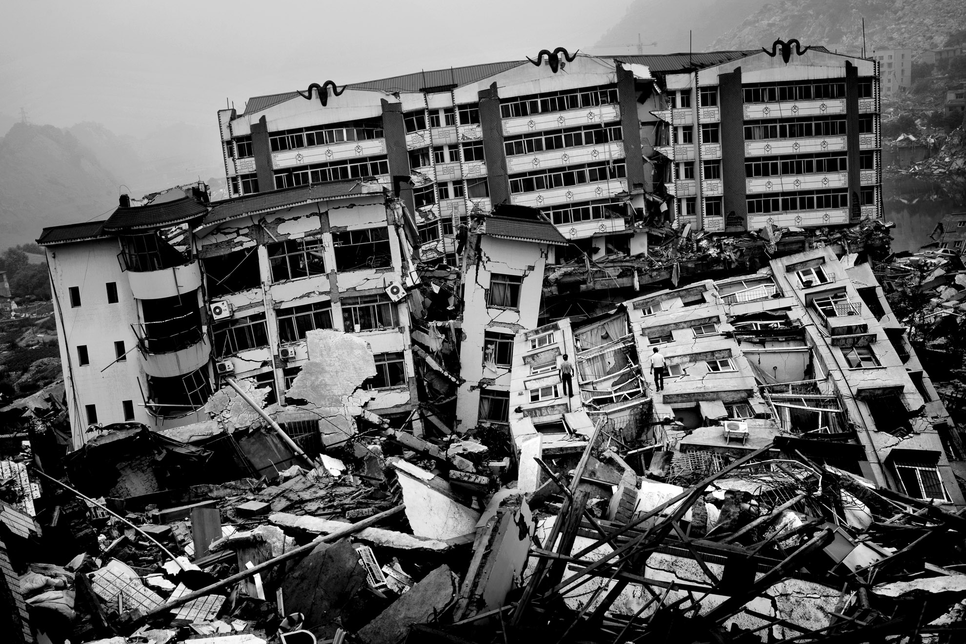 Escombros en la ciudad de Beichuan, una de las regiones de Sichuan más afectadas por el terremoto. Casi todo el condado quedó destruido. La calidad de la construcción en esta zona está bajo escrutinio público e institucional.