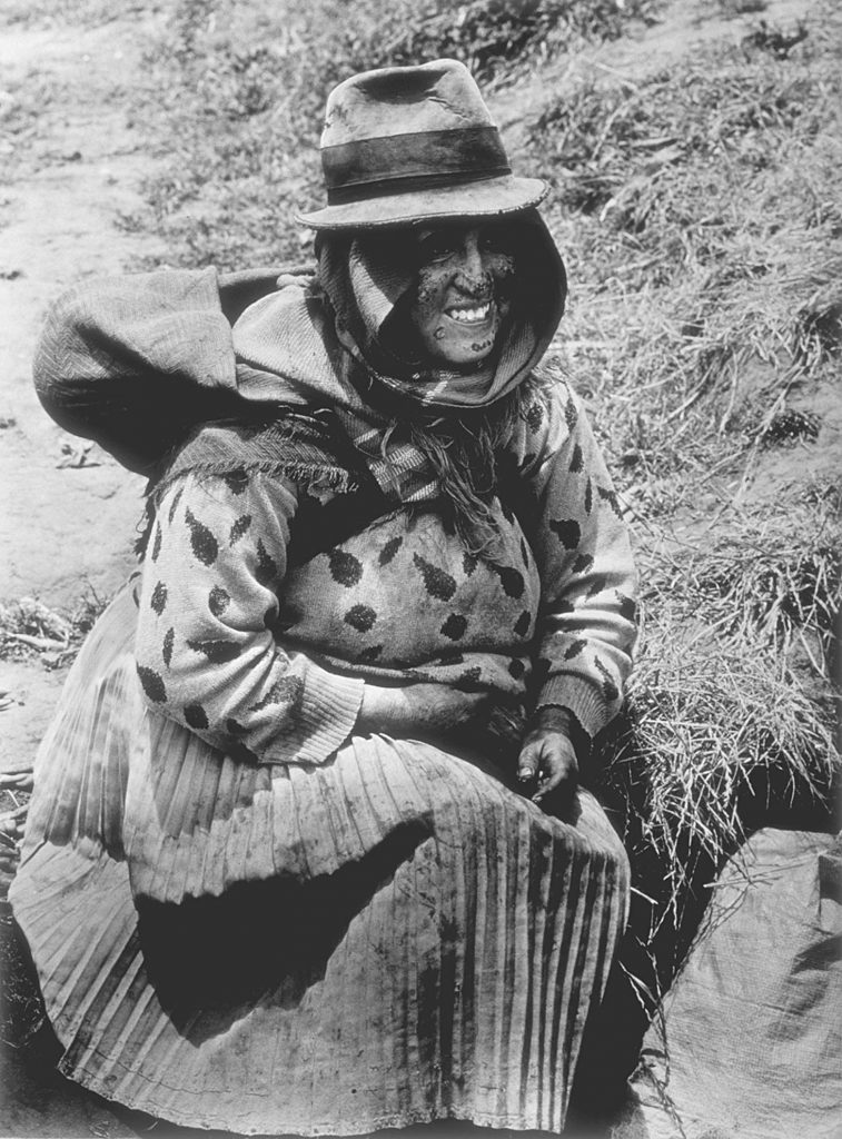 Taken in October 1988 in the community of Turucucho, Cayambe, Ecuador, where Ayuda en Acción development projects are being carried out.