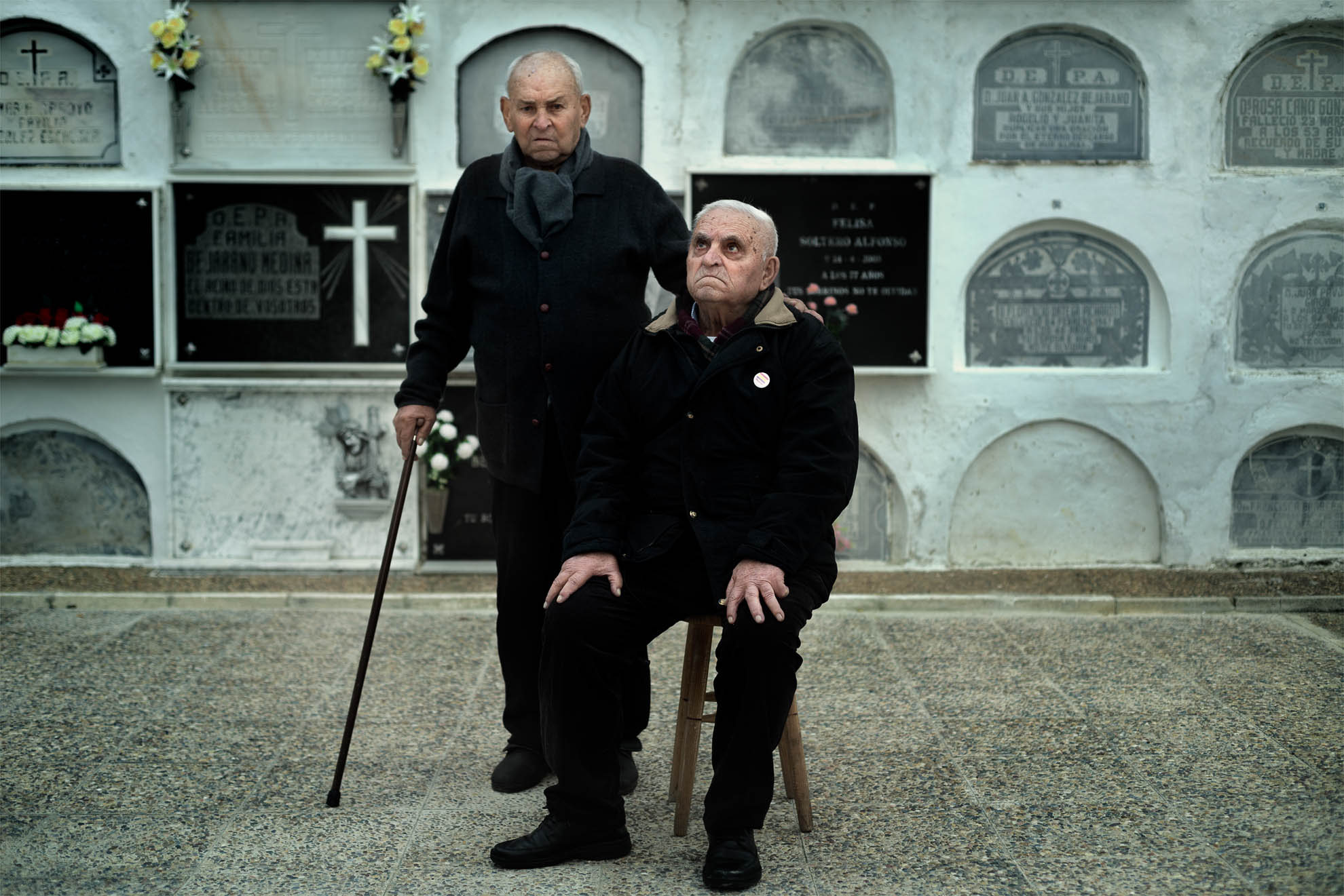 Brothers Juan and Manuel Rodríguez Castilla, Hinojos Cemetery, 2021. In this precise location, next to the current chapel of Cristo del Perdón, is the grave where their father is buried. His mother was asked to sign a document reporting her husband as missing or dead in the war, but she did not sign, and therefore could not receive an orphan's pension for her children.