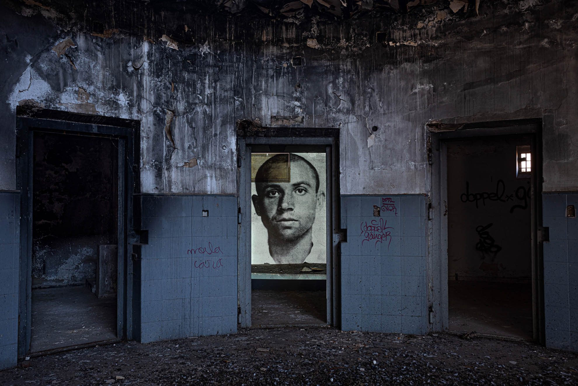 Miguel Hernández, Huelva Provincial Prison, 2021. Projection of a photograph of the poet Miguel Hernández in one of the prison cells where he was imprisoned, after being captured on April 30, 1939, in Moura (Portugal) while trying to flee from Spain.